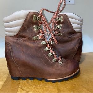 SOREL CONQUEST WEDGE ELK BROWN LACE UP 8.5